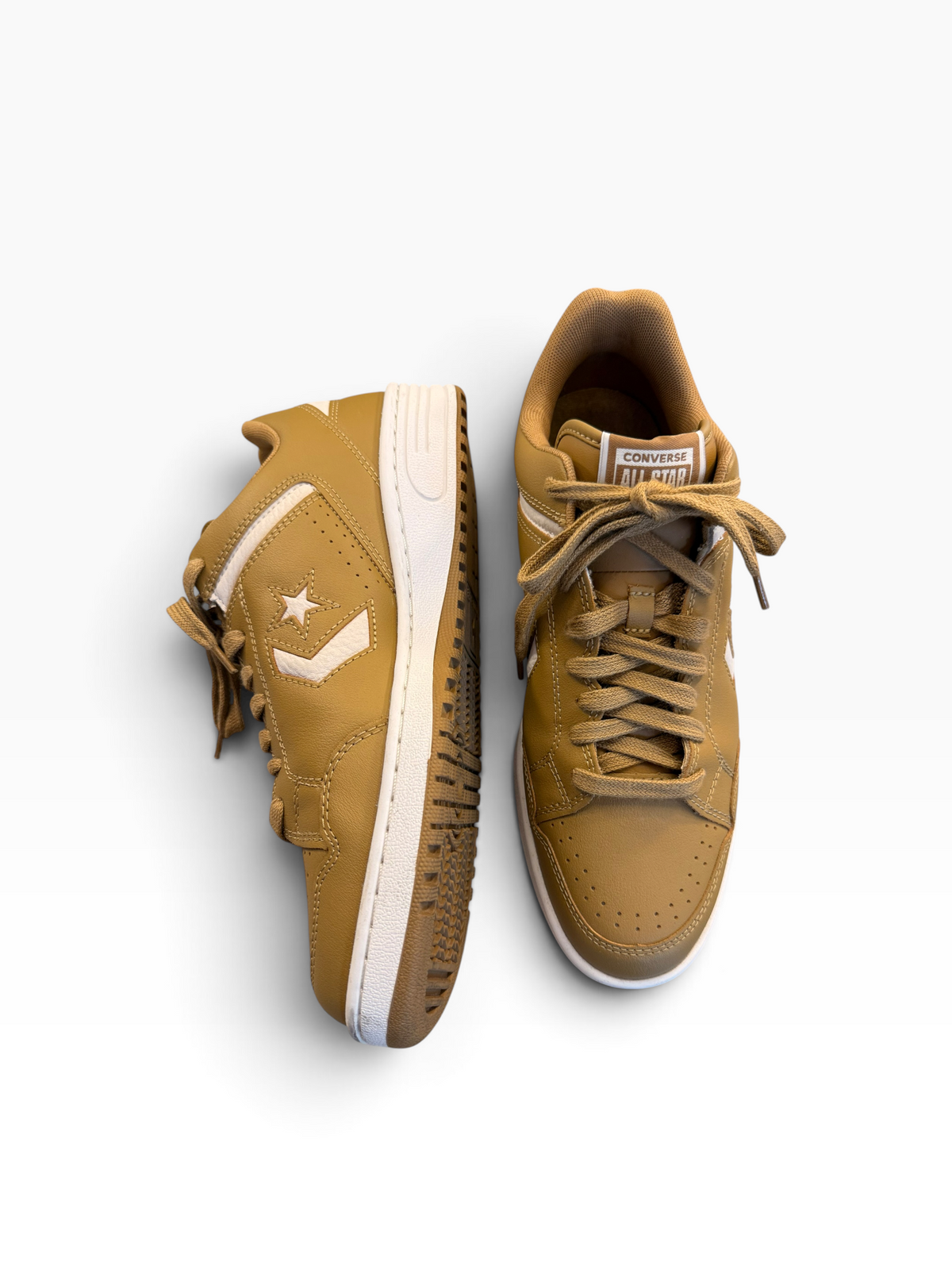 Zapatillas beige y blancas